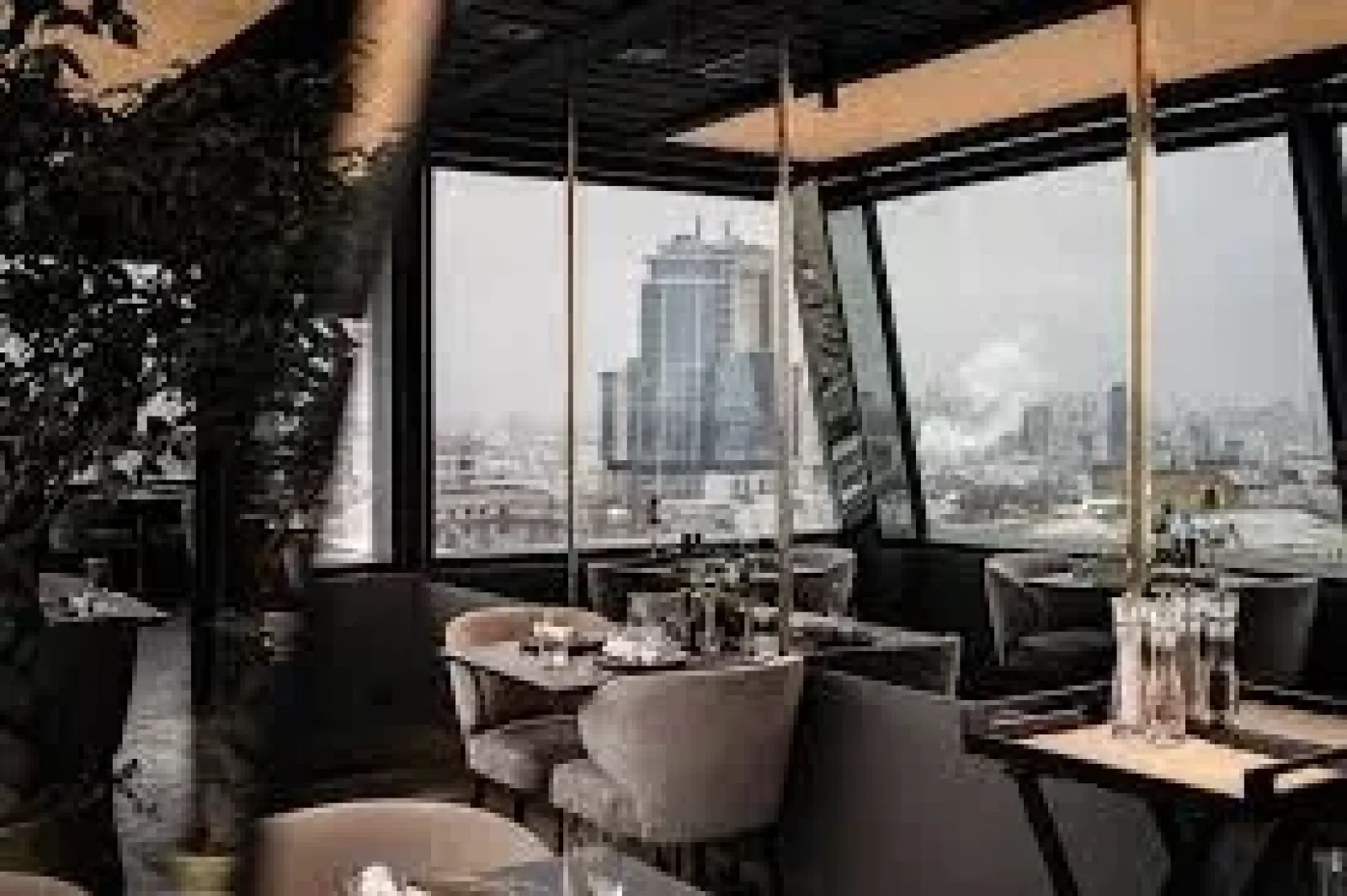 11 Mirrors Rooftop Restaurant & Bar