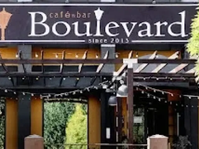 Boulevard Cafe & Bar