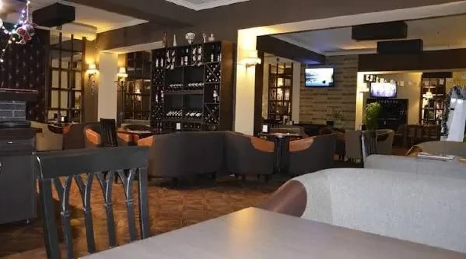 Boulevard Cafe & Bar