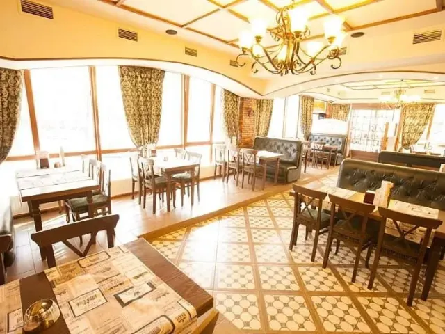 Maximilian Pub & Grill
