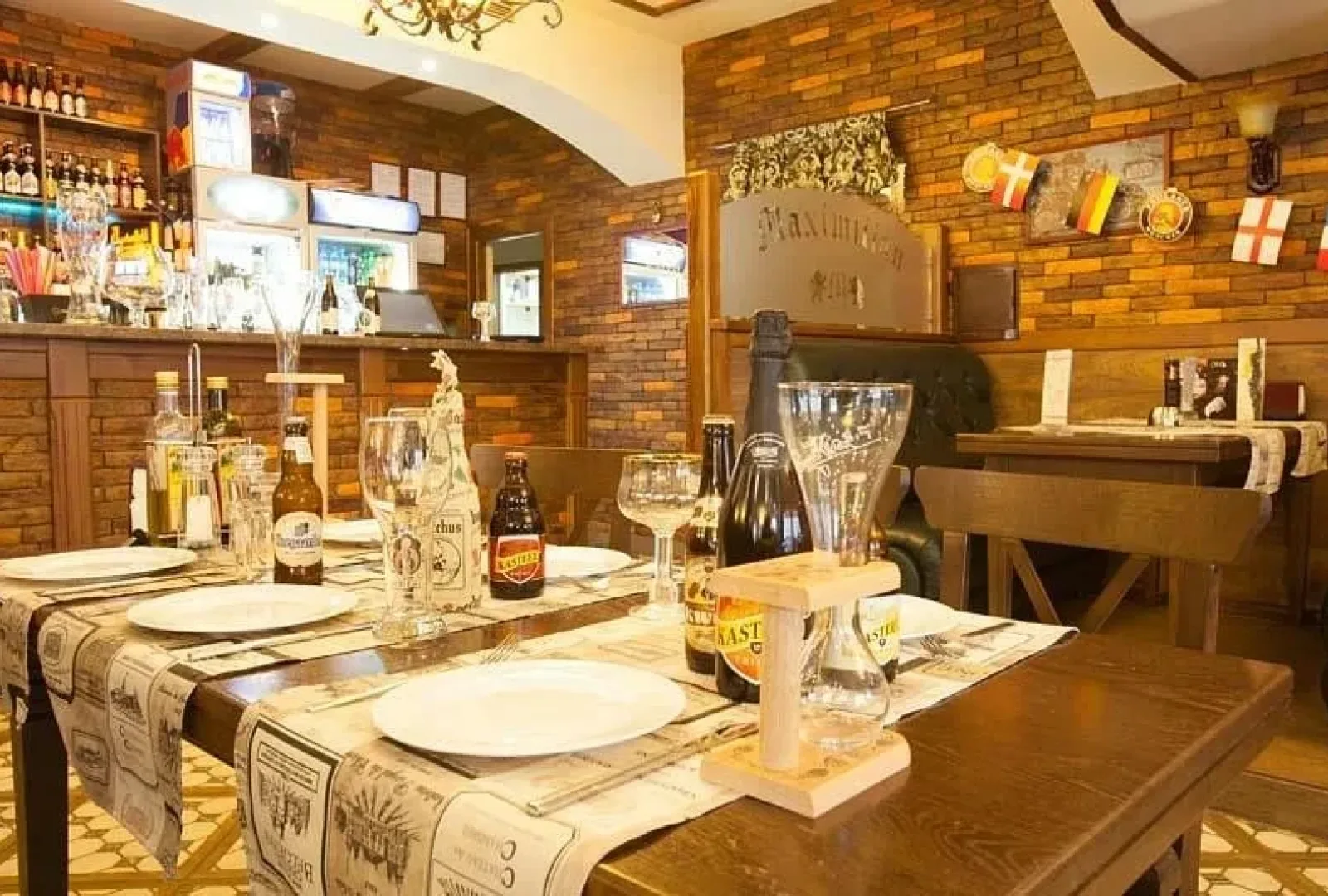 Maximilian Pub & Grill